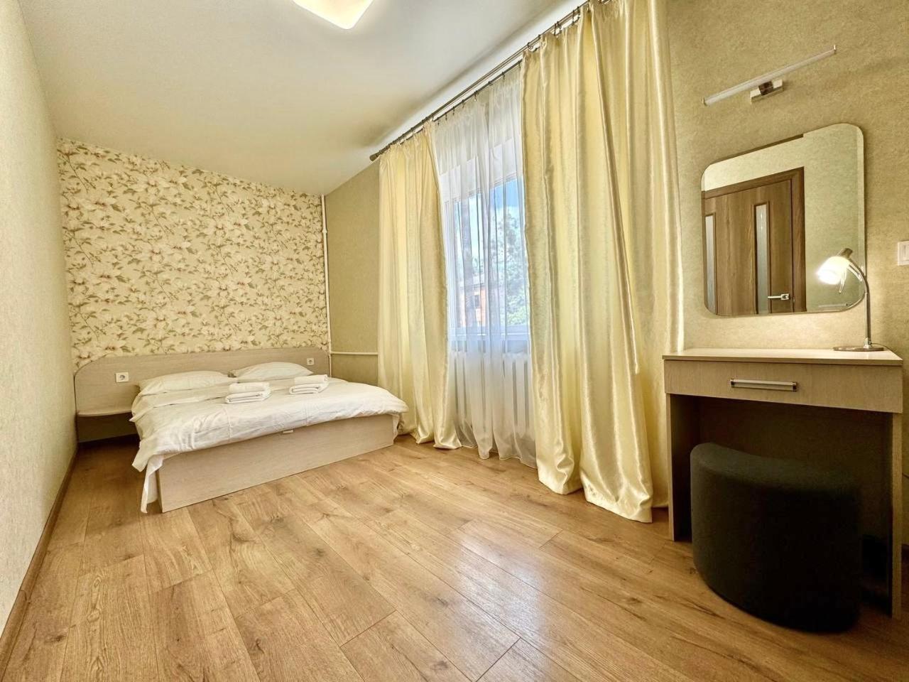 Apartpoltava Витончені Апартаменти Біля Лялькового Театру, Звітна Документація Для Відрядження, Банківський Чек Zewnętrze zdjęcie